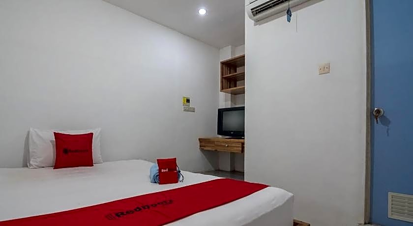 RedDoorz near Gajah Mada Pontianak