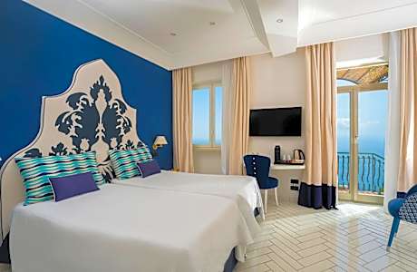 Deluxe Double Room with Terrace and Sea View