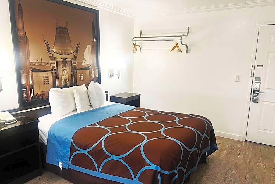 Super 8 by Wyndham Hollywood/LA Area