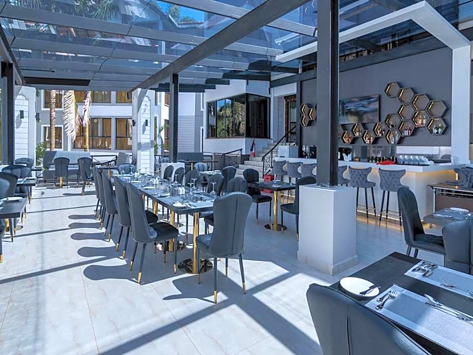 CySuites Apartment Hotel