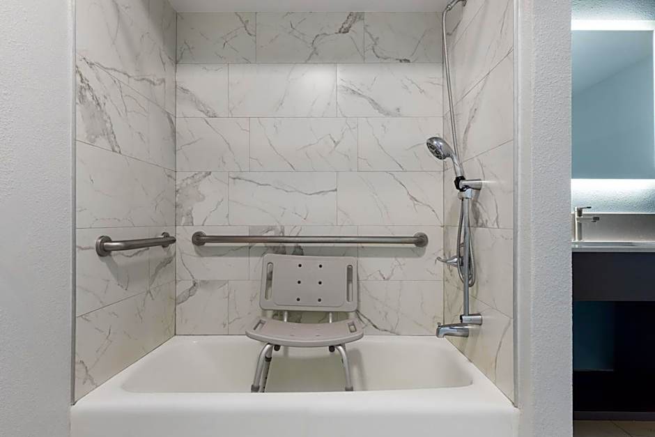 Red Lion Inn & Suites Lemoore