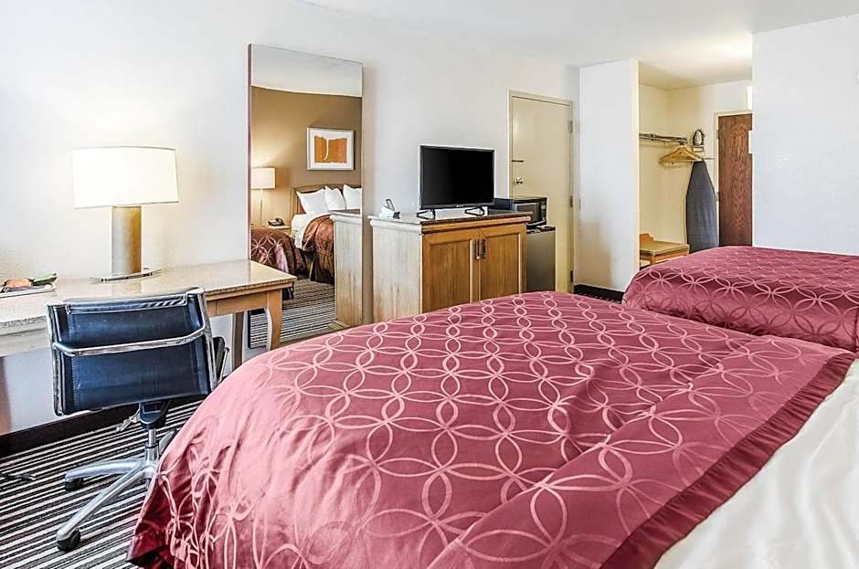 Econo Lodge Inn & Suites Norton - Wise South