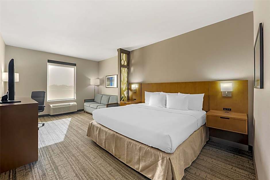 Best Western Green Oaks Inn & Suites