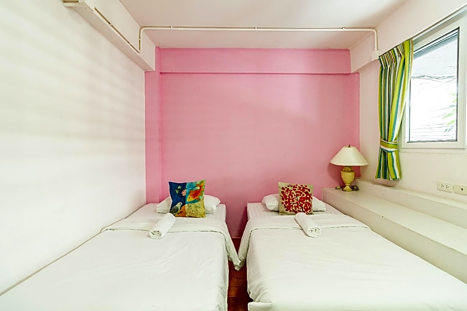 Sleep Dee Hostel
