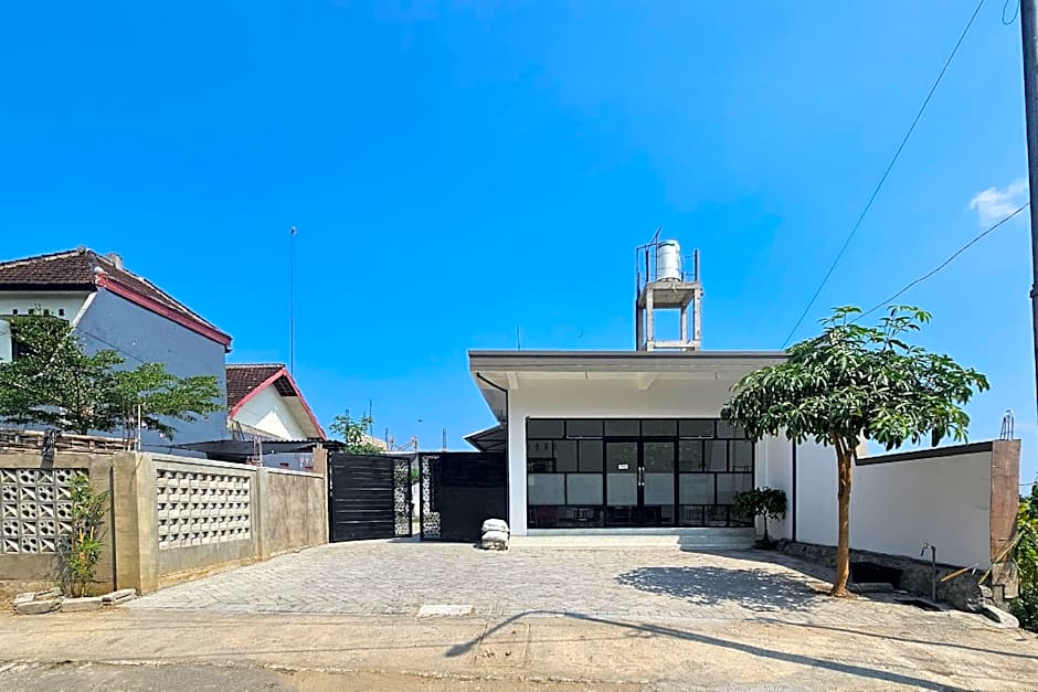 Guest House Saqeena Syariah near Blitar Park RedPartner