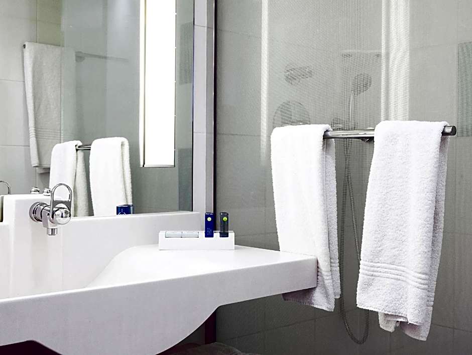 Novotel London Heathrow Airport M4 Jct. 4