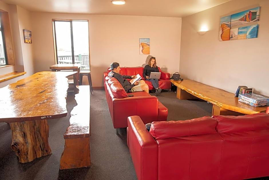 Dusky Lodge & Backpackers