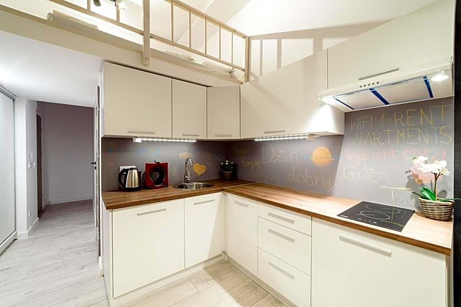 2 Nights Apartments - great location, right next to Main Rail and Bus Station, 10 min to Main Square by foot