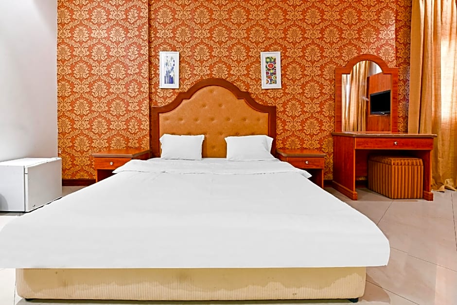 OYO 118 Revira Hotel