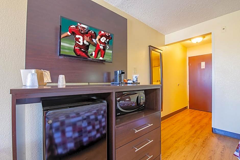 Red Roof Inn & Suites Indianapolis Airport