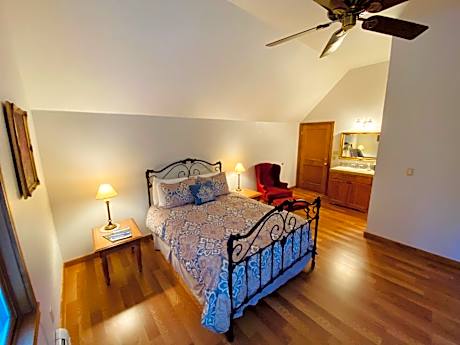 Queen-Ensuite-Superior-Mountain view-JonaGold