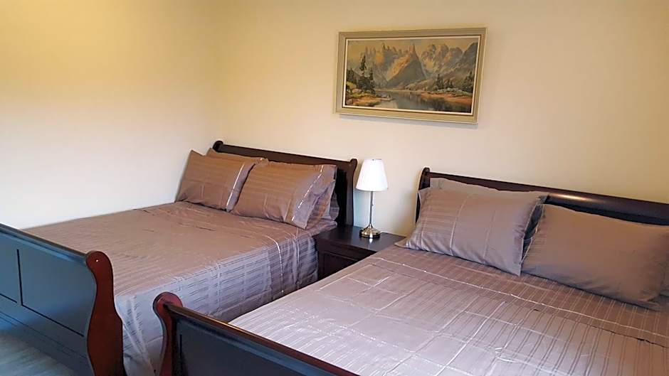 YVR Vickie's Bed and Breakfast