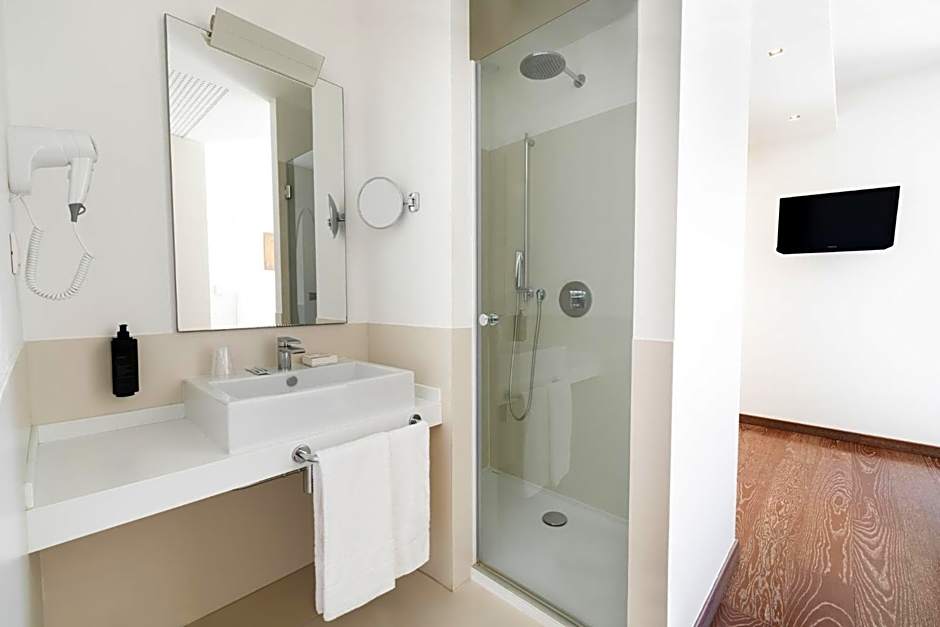 Life Hotel