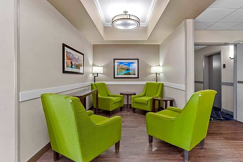 Comfort Inn & Suites Red Deer - Highway 11