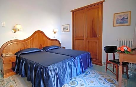 Double or Twin Room, Partial Sea View (2 Twin Beds)