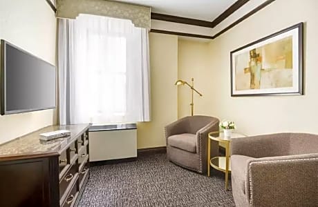 deluxe suite two queen beds