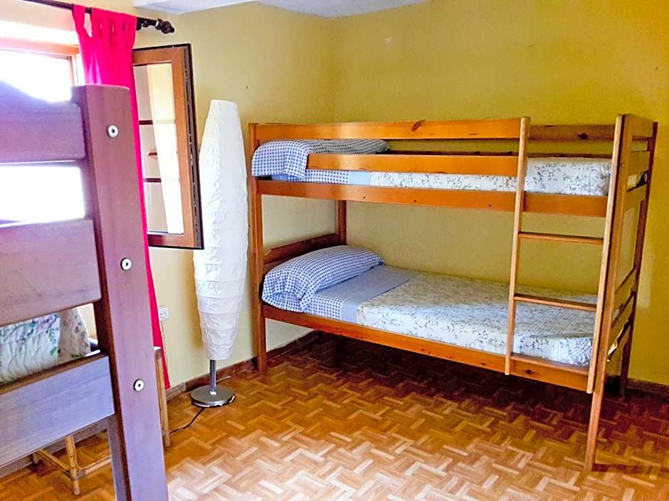 Foto 1 daripada 5 — Bunk Bed in Mixed Dormitory Room