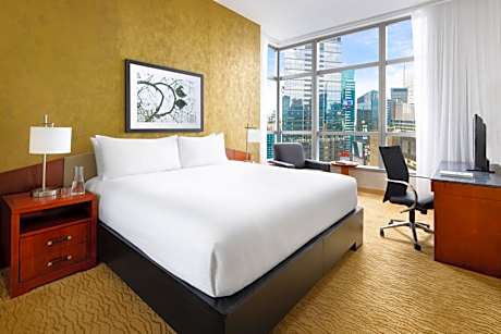 Deluxe room with 1 King bed - High Floor