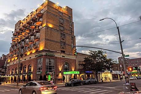 The Avenue Plaza