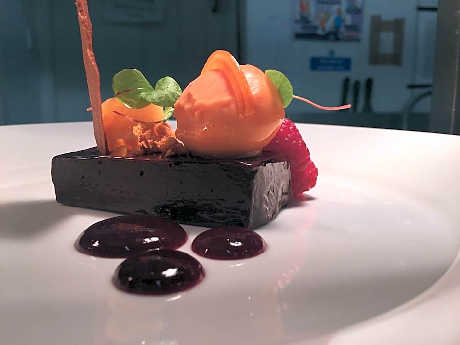 Number 44 Hotel & Bar