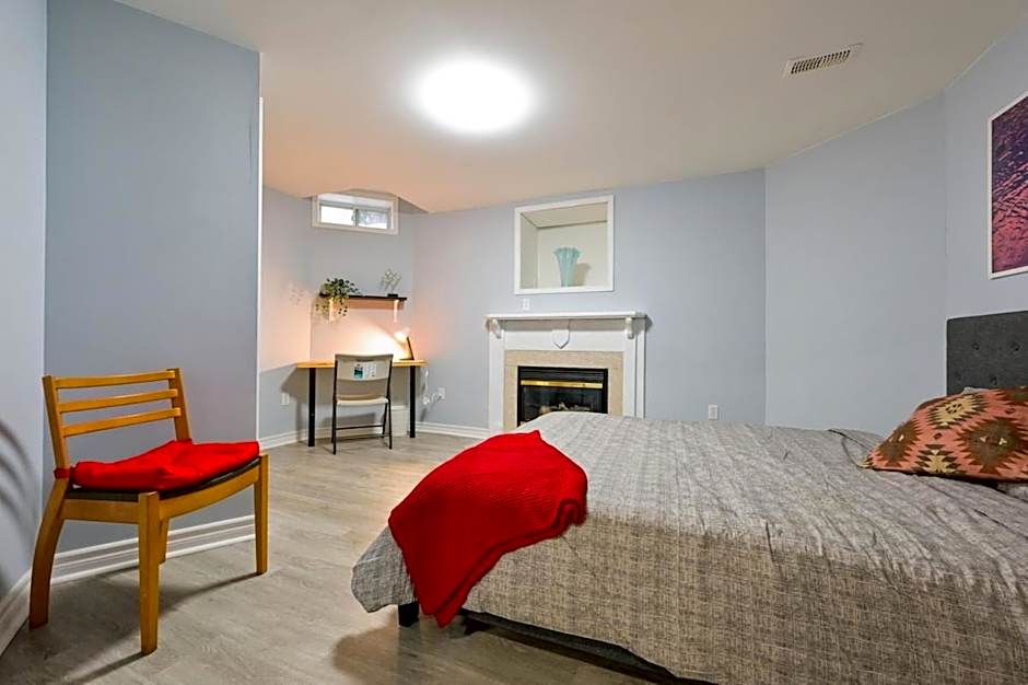 Stylish 2BR: w/free parking & streaming!