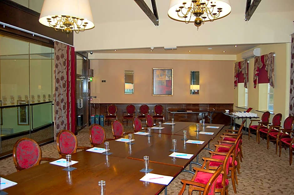 Best Western Plus Pastures Hotel