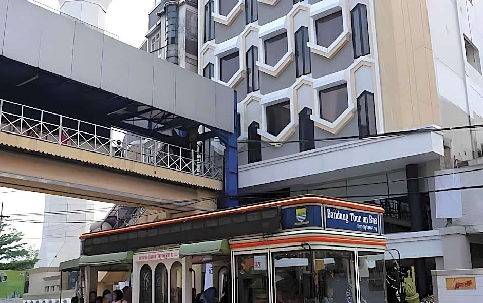 Hotel 88 Alun Alun Bandung By WH