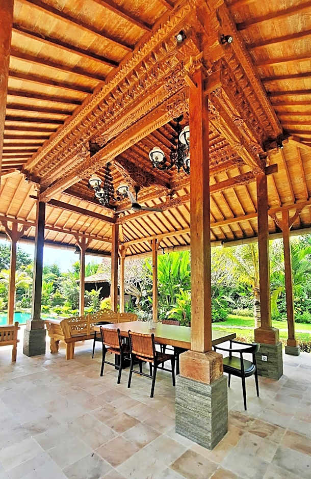 VILLA LE PETIT LEON "Authentic Traditional Wooden House"