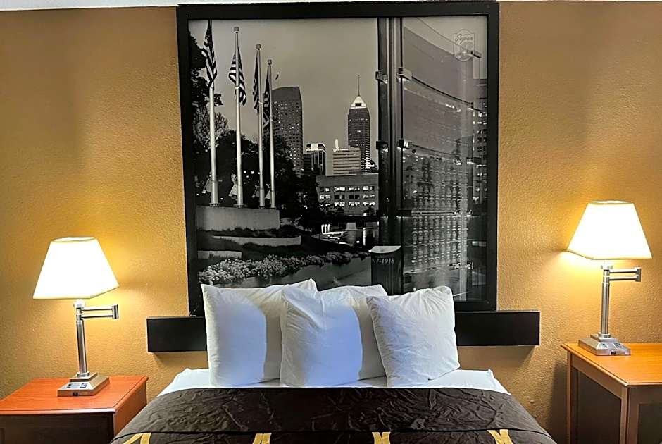 Super 8 by Wyndham Indianapolis/NE/Castleton Area