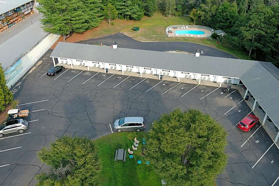 Colonial Motel