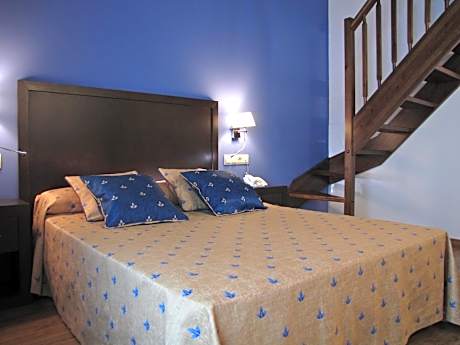 Family Room with Mountain View (2 Adults + 2 Children)