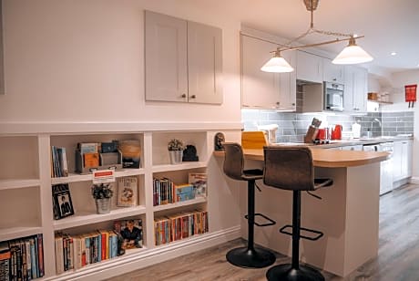 Riverbank Cottage
