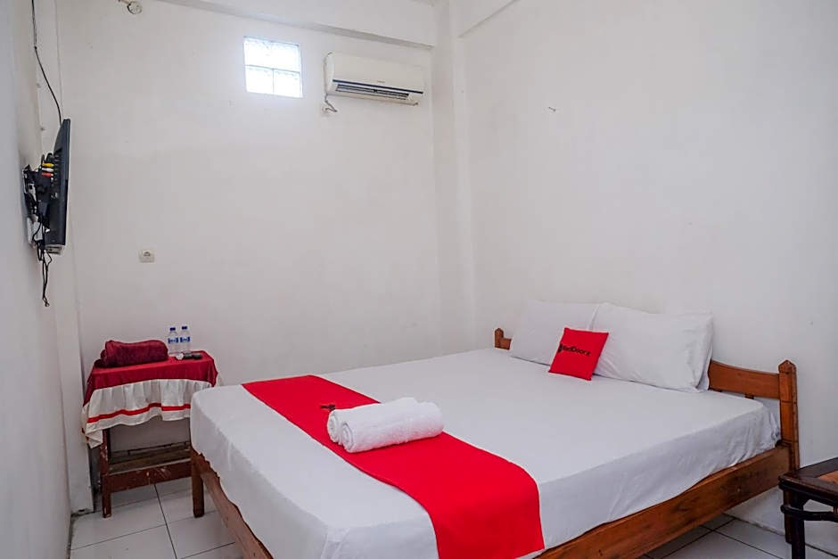 RedDoorz at H&W Hotel Solo