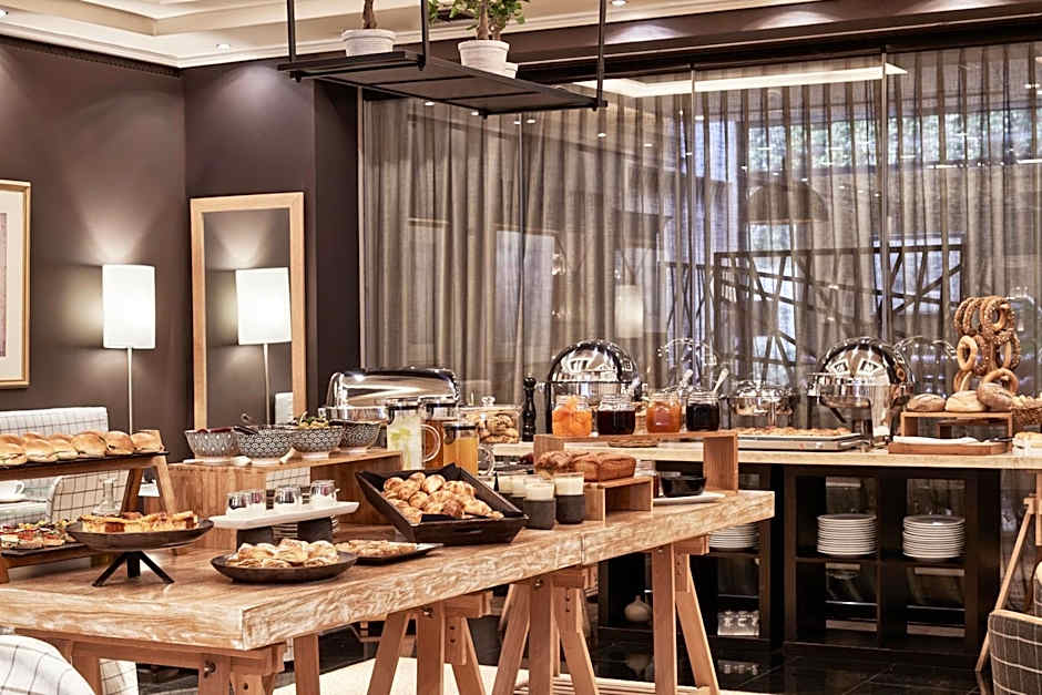 Sea View Cityscape Hotel