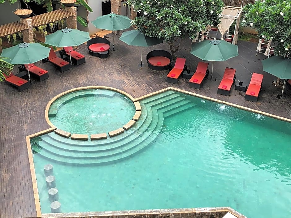 Yeak Loam Hotel