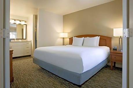 King Suite with Pool View