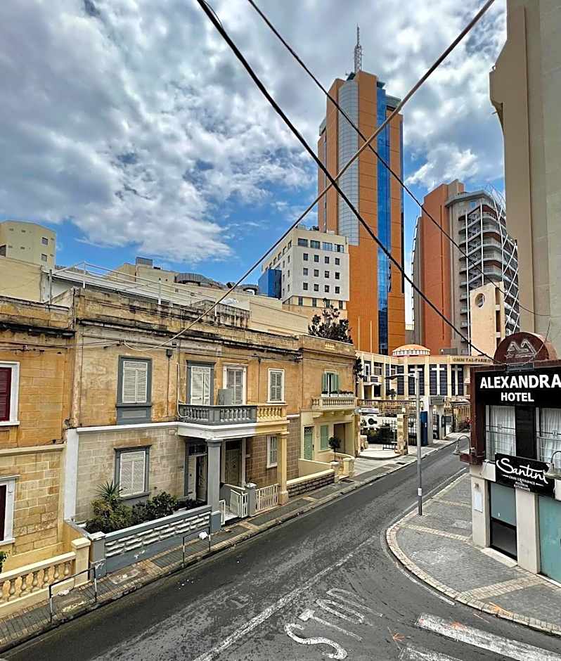 Bookarest Hostel Malta