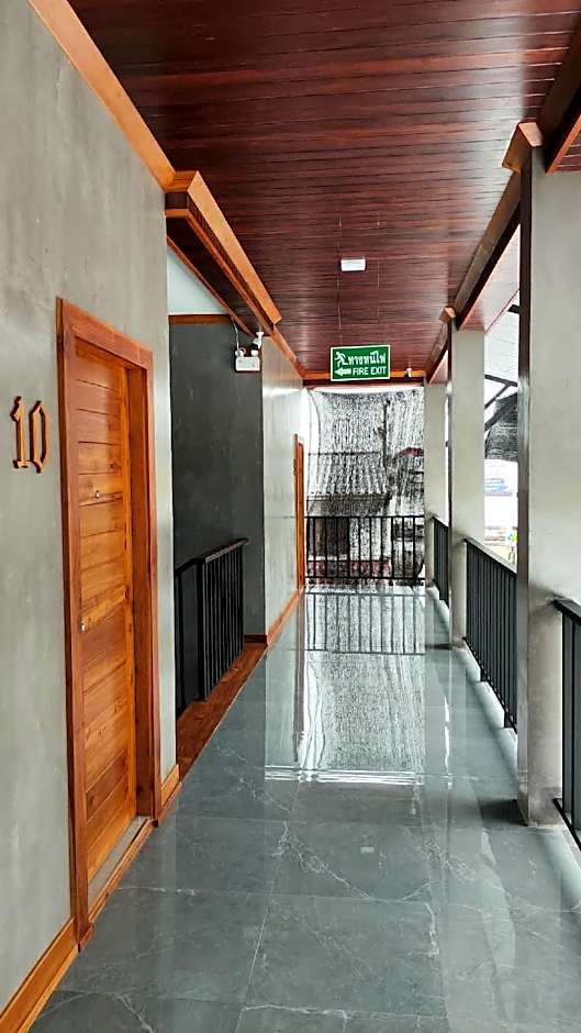Thongphaphum Place