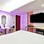 H Avenue Hotel