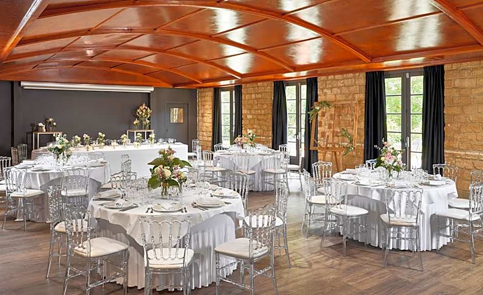 Chateau Jeanne & The Forest - Chateau de Montvillargenne