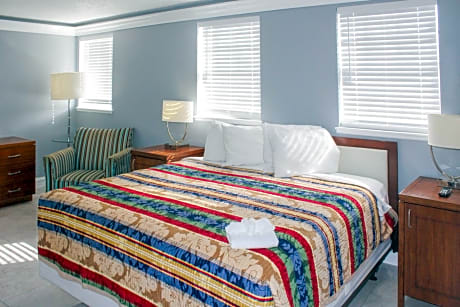 King Studio with Sofa Bed