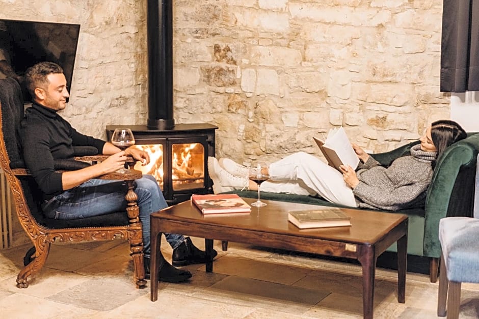 Oinou Strata - Adults Only