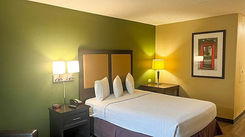 Studio 6 Chantilly VA Washington Dulles Airport