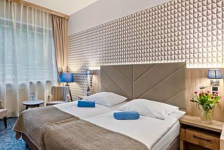 Twin Room with Mountain View