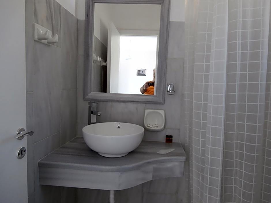 Kionia Galini Bangalows