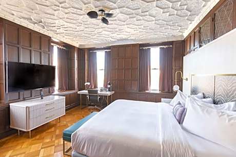 King Studio Suite with City View