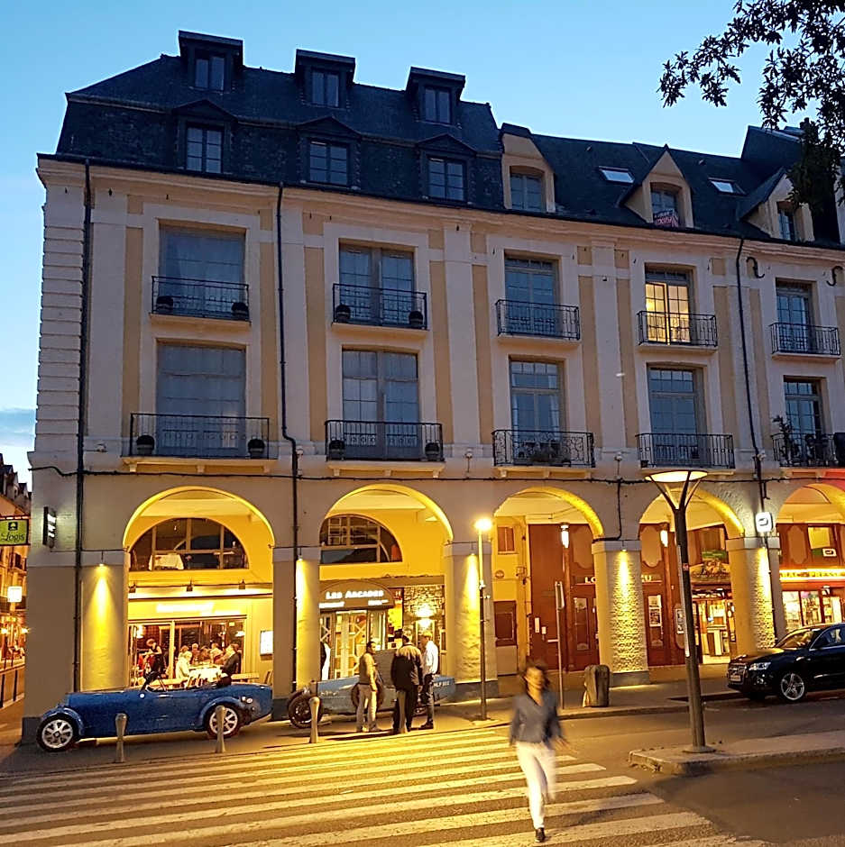 LOGIS Hôtel & Restaurant - Les Arcades