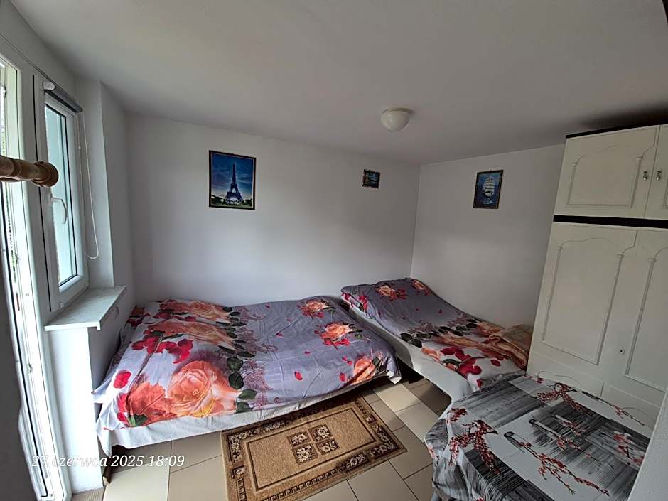 Dom Bursztynek - domek (sad)