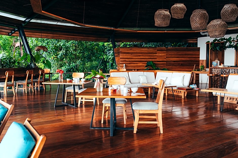 La Loma Jungle Lodge And Chocolate Farm