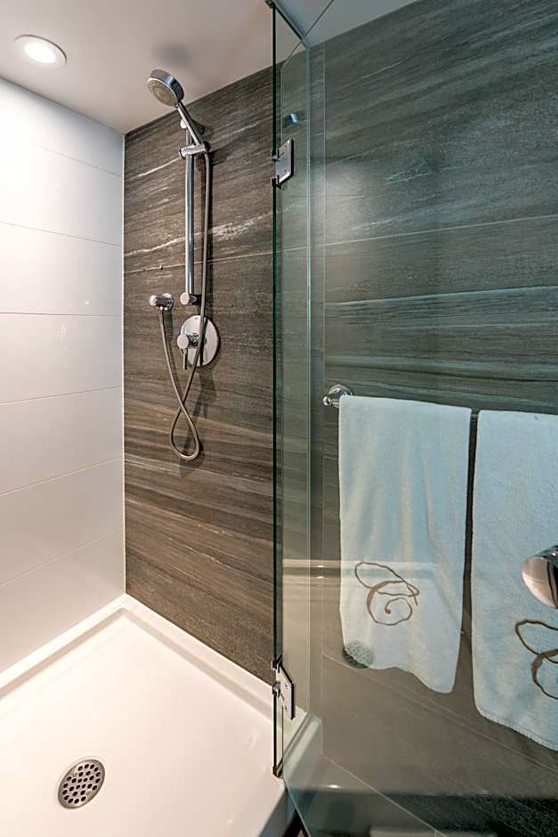 Carmana Hotel & Suites